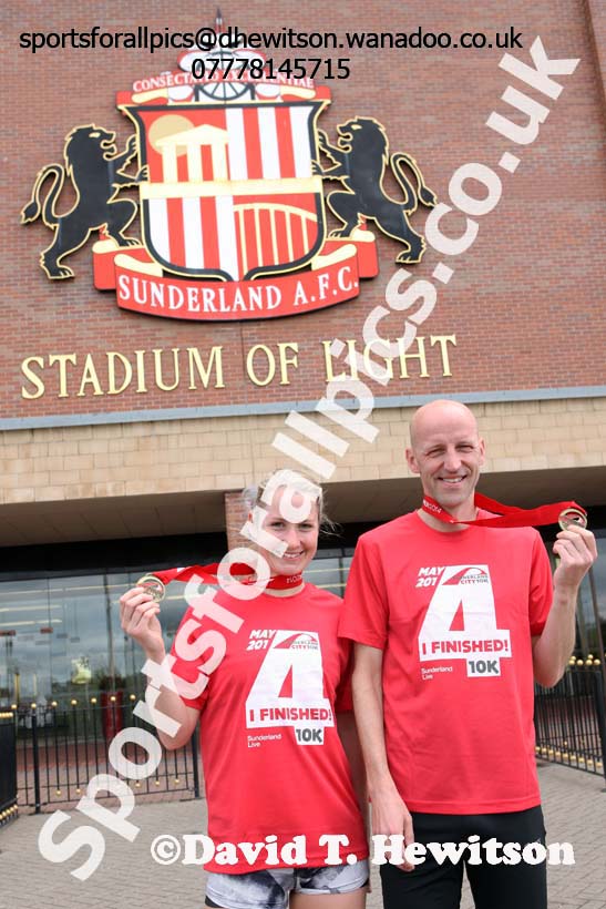Danielle Hodgkinson (Wallsend) and Ian Hudspith (Morpeth) winners of the Sunderand City 10k. Photo: David T. Hewitson/Sports for All Pics